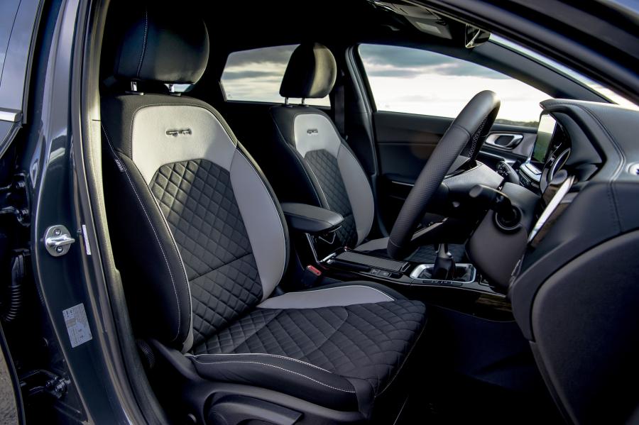 Интерьер Kia ProCeed GT Line 2019 года  (UK) (фото 25 из 40)